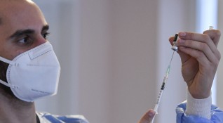 Цели 74 от гърците имат доверие във ваксината срещу COVID 19