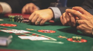 Връщат в казиното пристрастените комарджии от регистъра на НАП съобщава