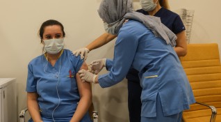 Турция ваксинира над 70 хиляди души срещу COVID 19 до обяд