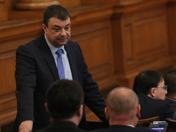 Президентът Румен Радев насрочи парламентарните избори за 4 април, след