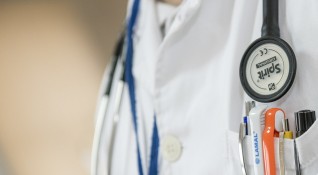 Скандалът с ваксинирането в Сандански продължава Лекарите и друг медицински