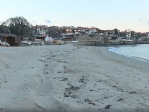 Кметът на Созопол заяви, че няма сериозни щети по плажовете