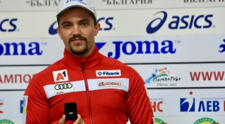 Най добрият български алпиец Алберт Попов спечели първите си точки за
