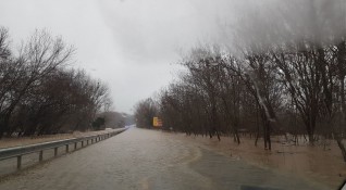Пътят към Пампорово от тази сутрин е затворен заради наводнение