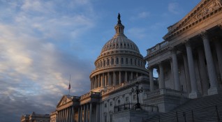 Сградата на Капитолия във Вашингтон е блокирана поради заплаха за