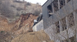 Снимка БГНЕССрутване на скали засегна все още нефункциониращото депо за