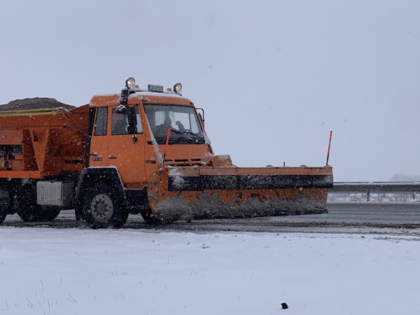 Заради снеговалежа в София започна извършването на обработки със смеси
