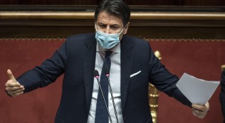 Премиерът на Италия Джузепе Конте връчи оставката на правителството на