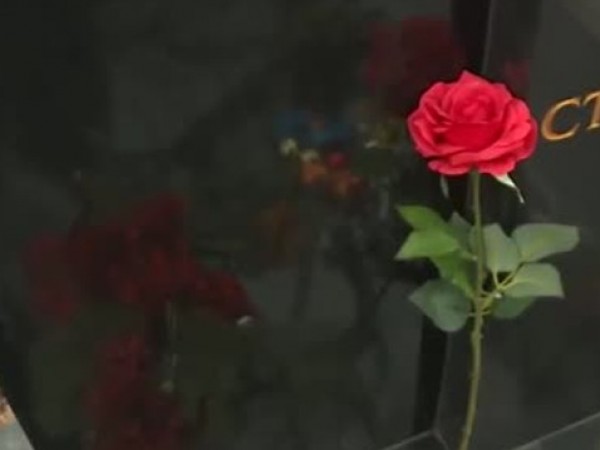 Възстановиха откраднатия кръст от гроба на Стоянка Мутафова, съобщава .