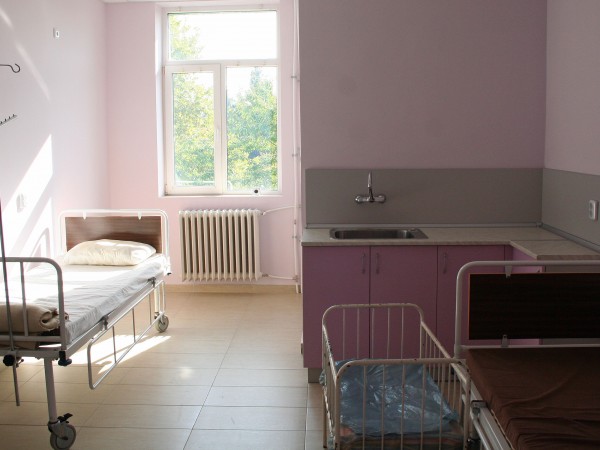 Акушеро-гинекологичното отделение във Враца с години чака да бъде ремонтирано.