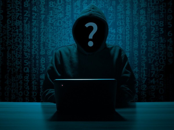 Интернет измамници събират лични данни чрез фалшиви обяви за работа.