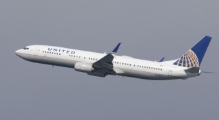 Американската авиокомпания United Airlines уведоми около 14 000 свои служители