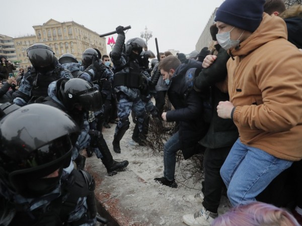 В десетки градове на Русия започнаха масови протести в подкрепа