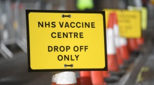 Близо 600 000 души във Великобритания са били ваксинирани само