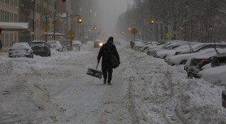 Силната снежна буря в североизточната част на САЩ причини ограничения