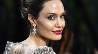 Анджелина Джоли признава че не знае дали е щастлива Актрисата казва
