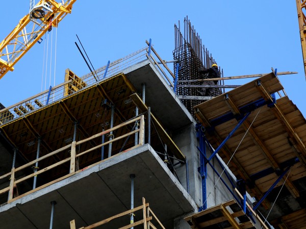Издадените разрешителни за строеж на жилищни сгради намаляват с 14.4%