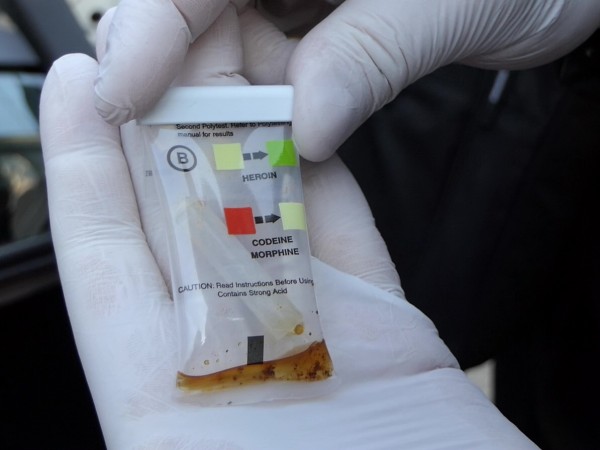 Седем опаковки хероин и боеприпаси са иззети от полицията в