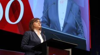 Лидерът на БСП Корнелия Нинова няма да вдига данъците на