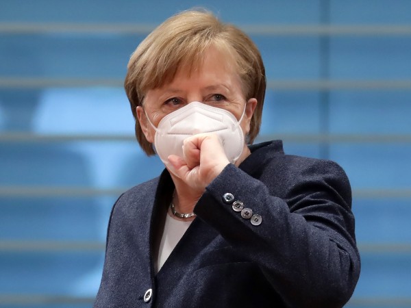 Канцлерът на Германия Ангела Меркел каза, че се буди нощем