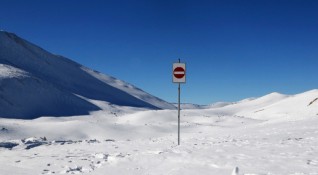 Лавинната опасност в планините остава предупреждават от Планинската спасителна служба