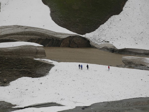 Част от хималайски ледник в Индия се е отчупила. Има