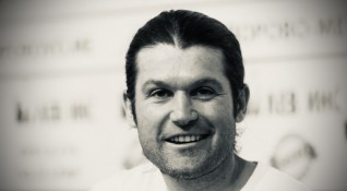 В смъртния акт на алпиниста Атанас Скатов издаден от властите