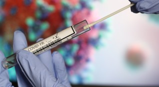 Тревожно се увеличава броят на положителните тестове за коронавирус в