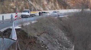 Започва укрепване на падналата подпорна стена по пътя Кричим