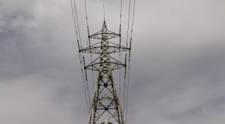 Поетапно да бъдат премахнати регулираните цени на тока за битовите