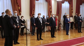Президентът Румен Радев връчи висши държавни отличия на изявени българи