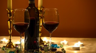 Червеното вино е предпочитано за студените зимни вечери както и