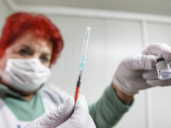 Все повече ваксини пристигат в страната ни в борба с