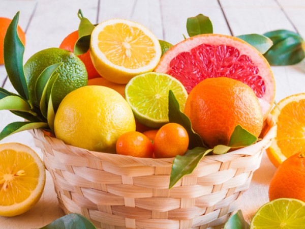 Когато искаме повече свежест и вкус, винаги хапваме сочен портокал,