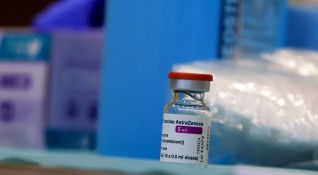 Пуснатите за употреба в ЕС три ваксини срещу коронавирус се