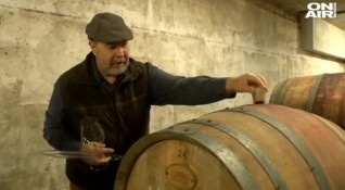 Хората от една винарска изба в полите на Еленския Балкан