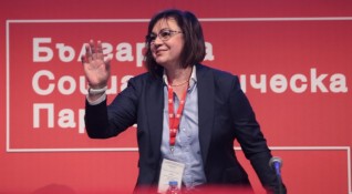 Лидерът на БСП Корнелия Нинова събра на обща среща водачите