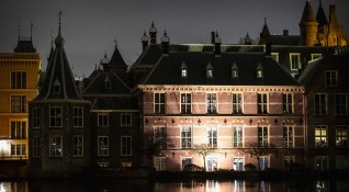 Съд в Нидерландия издаде заповед с искане от правителството да