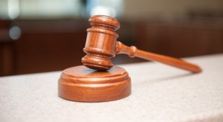 Варненският окръжен съд реши да остави в ареста двамата обвинени
