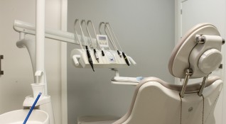 В Перник е задържан зъболекарят който е мамил пациенти съобщиха