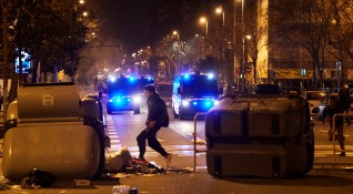 Трета поредна нощ на бурни протести в Испания Хиляди излязоха