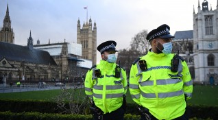 Мъж от Великобритания издирван от полицията за нарушаване на условията
