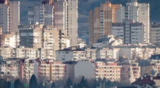 Рушаща се фасада на жилищен блок в центъра на София