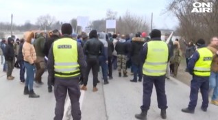 Жители на великотърновското село Драганово излязоха на протест и блокираха