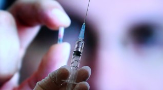 От днес личните лекари започват ваксинация срещу COVID 19 на своите