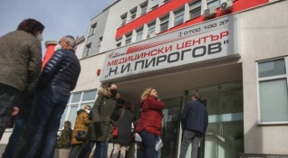 Трите ваксини които има в България са одобрени в условията