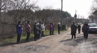 От 40 години жителите на шуменското село Енево чакат да