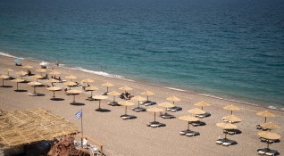 Министърът на туризма на Гърция Хари Теохарис е призовал евролидерите