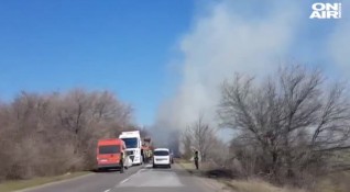 Камион превозващ сено се запали в движение Инцидентът е станал