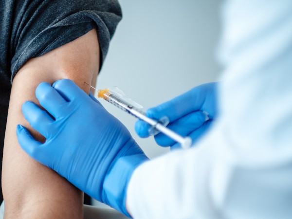 Мобилен екип ще ваксинира на място жителите на Ахтопол, които